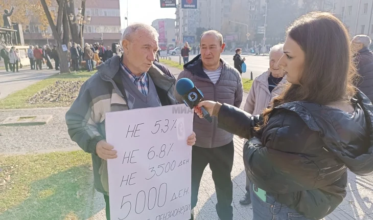 Protestë e pensionistëve para Kuvendit