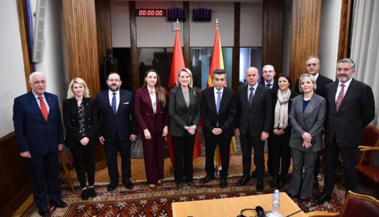 Mexhiti takoi delegacionin e deputetëve nga Republika e Shqipërisë
