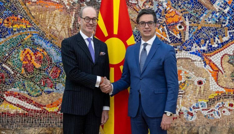 Presidenti Pendarovski pranoi letrat kredenciale të ambasadorit të sapoemëruar të Luksemburgut, Mark Hubsh