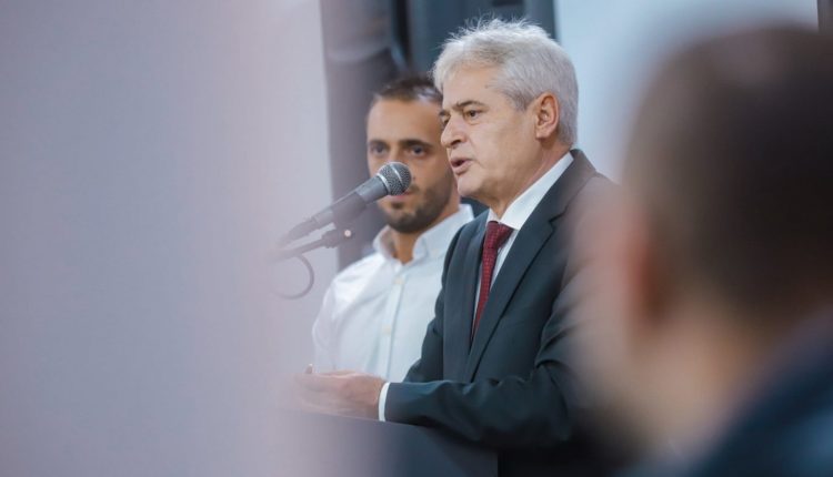 Kryeministri shqiptar/ Ahmeti porosi opozitarëve: Burrërore është të thoni që s’keni besuar