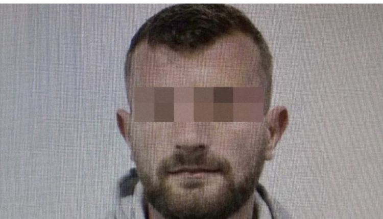 Ky është i riu shqiptar që goditi 10 herë me thikë të moshuarin grek gjatë tentativës për ta grabitur