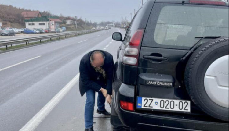 Enver Hoxhajt ia lëshon goma, krenohet se e rregulloi vet