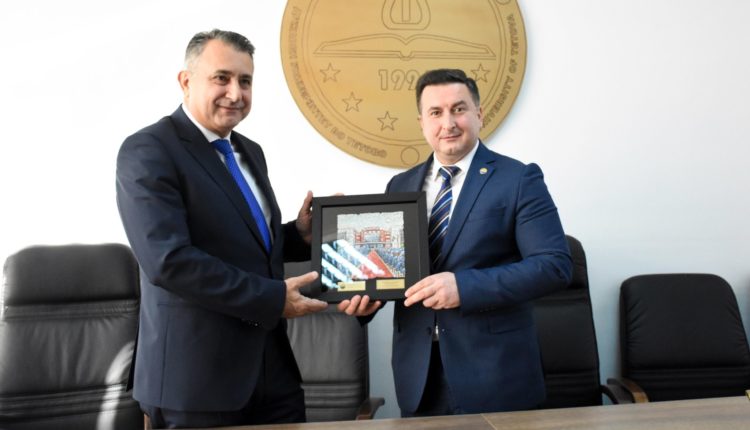 Universiteti i Tetovës dhe Ndërmarrja publike për rrugë shtetërore e Maqedonisë së Veriut nënshkruan memorandum bashkëpunimi