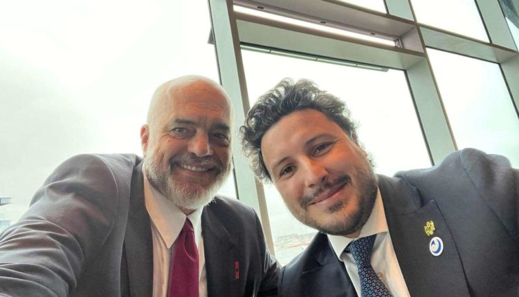 Abazoviq: Rama e meriton të quhet ‘baba i kombit’