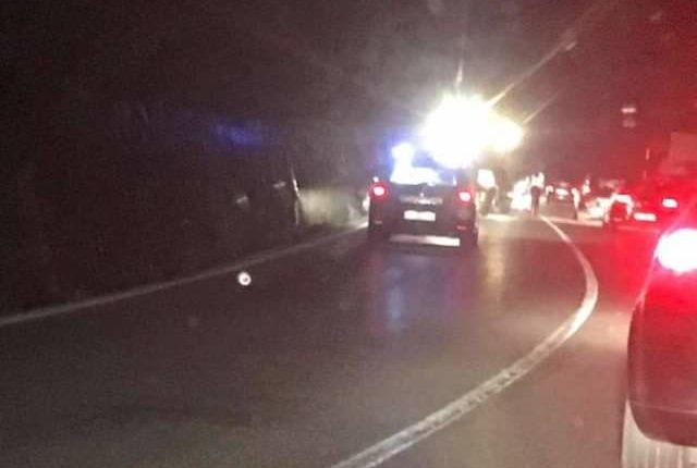 U përplas me motor nga një 17-vjeçar në Belësh, vdes në spital e moshuara
