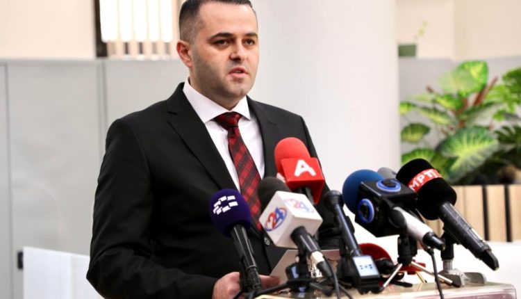 Emir Sulejmani drejtori i dyt në botë që i jep fund problemit me personat e paregjistruar