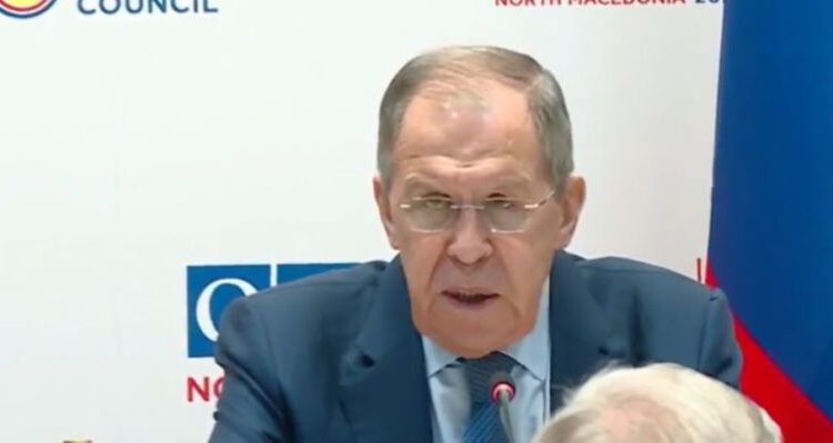 Lavrov ndërpret për moment konferencën: A mos do dikush të marr fjalën? Po dëgjojë zëra aty, shpresoj gjithçka të jetë rregull!