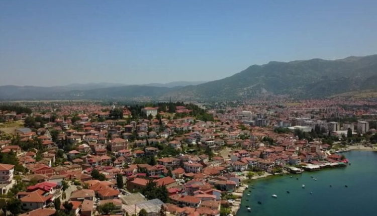 Valë e madhe turistësh në Ohër dhe Strugë për festat e Vitit të Ri