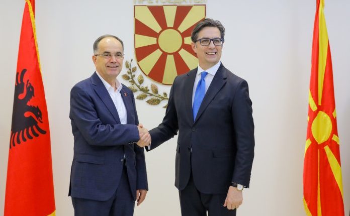 Pendarovski në takim me Begajn: Si aleatë të NATO-s, dy shtetet janë të gatshme për pasurim të bashkëpunimit të ndërsjellë