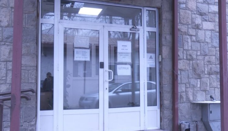Protestat në Qendrën e Provimeve, ndërpriten të gjitha aktivitetet