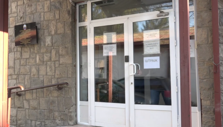 Vazhdon greva në Qendrën e Testimeve