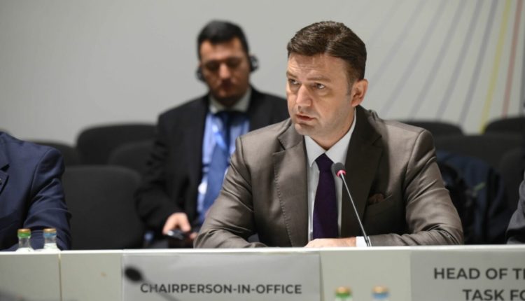 Trimin vraje po hakun mos ia ha: Bujar Osmani