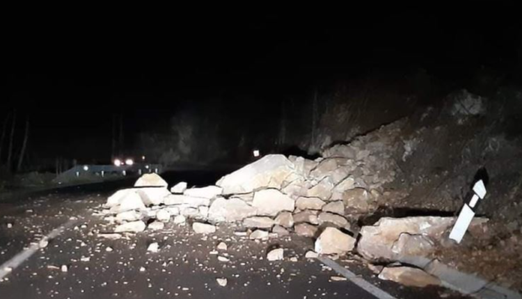 Rrëshqitje dheu në autostradën Shkup – Veles, ndërpritet qarkullimi