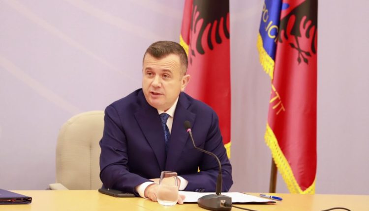 Balla viziton efektivin e aksidentuar në Durrës: Do të kërkojmë ashpërsim të masave për shkelësit e qarkullimit rrugor