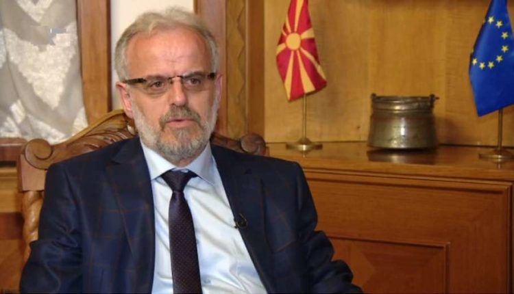 LIVE nga  shtëpia e Talat Xhaferit, ky i fundit prezanton familjarët (VIDEO)