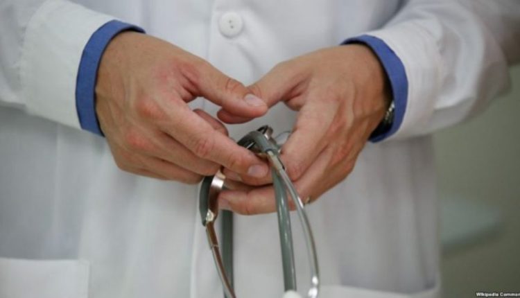 Prindërit reagojnë se nuk ka termin për ortoped, Ministria e Shëndetësisë-RMV: Po kryejmë kontrolle që të mos ketë pritje për termin