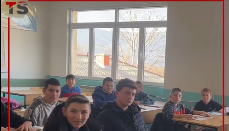 Çashkë/ Nxënësit shqiptarë të kënaqur që mësojnë në gjuhën shqipe (VIDEO)