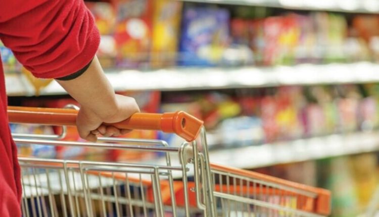 Qeveria rekomandoi që shitoret, tendat dhe kioskat të punojnë gjatë festave të Vitit të Ri dhe të Krishtlindjeve