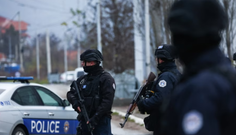 Shkëmbim zjarri mes policisë dhe disa personave në Zubin Potok, arrestohet një serb