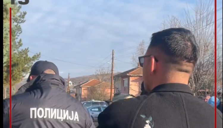 Policia e merr në mbrojtje gazetarin e TS,  Nevrij Ademi në Çashkë (VIDEO)