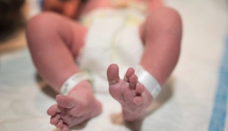GREQI/ Shkoi në spital me temperaturë të lartë, foshnja shqiptare ndërron jetë