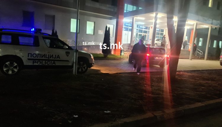 LIVE/ TS ju sjell pamje live nga krismat me armë në Spitalin e Tetovës (VIDEO)