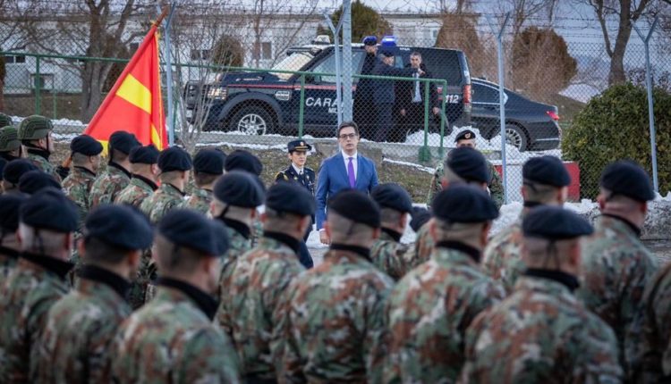 Pendarovski vizitoi pjesëtarët e kontingjentit të Maqedonisë së Veriut në kuadër të KFOR-it në Kosovë
