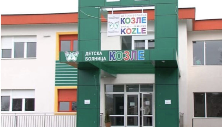 Klinika “Kozle” është plot me fëmijë të sëmurë – njëri është diagnostikuar me Covid-19 dhe një foshnjë e vogël ka sëmundjen e “Kollës së mirë”