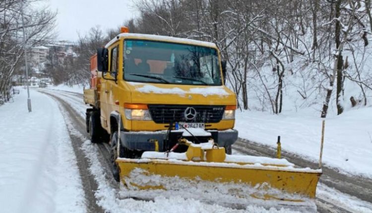 Ndalesë për lëvizje të kamionëve në rrugën Dibër-Mavrovë