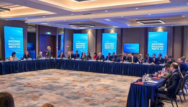 Kovaçevski mirëpriti kolegët nga rajoni dhe përfaqësuesit e lartë nga BE dhe SHBA në Takimin e liderëve në Shkup