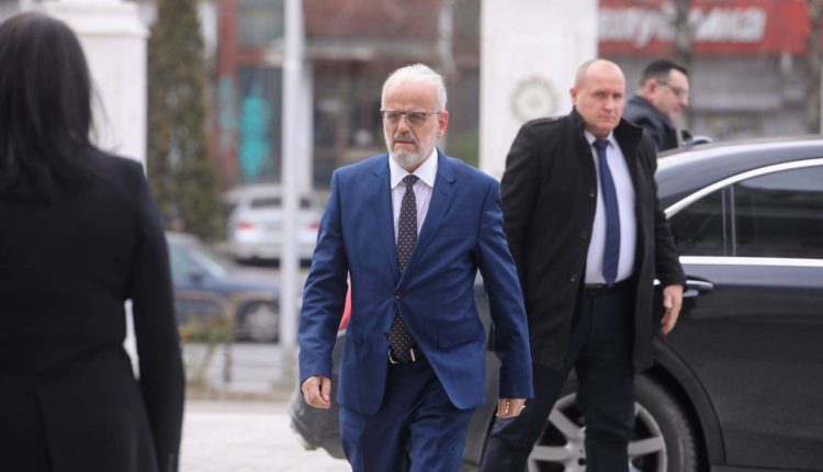 Dita e parë si kryeministër, Xhaferi: “Edhe rruga më e shkurtër është vështirë të kalohet nëse nuk ke vizion, plan, drejtim dhe qëllim”