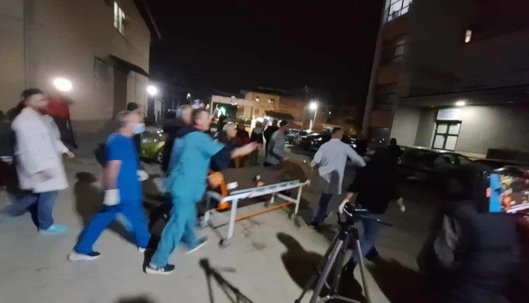 Mësohet gjendja shëndetësore e të plagosurve në Tetovë, të dy janë nën kujdes intenziv, njëri është në gjendje më të rëndë