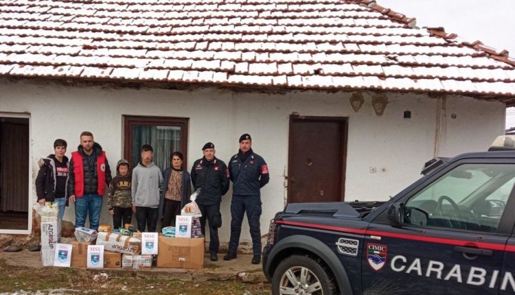 KFOR-i ofron pako ushqimore dhe veshmbathje për familjet në nevojë