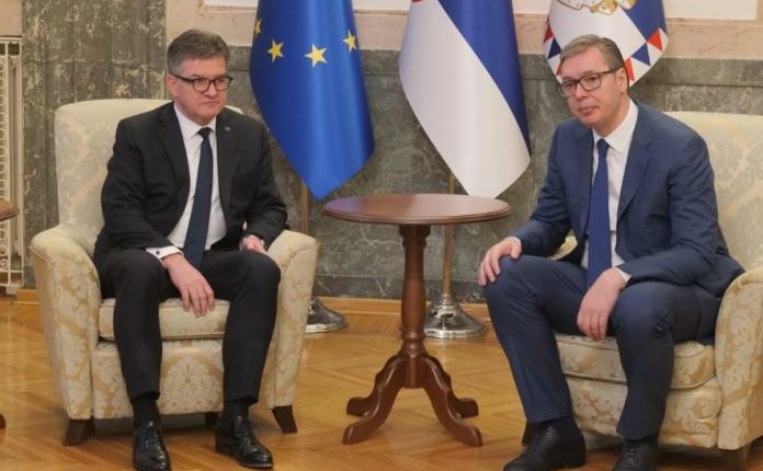 Lajçak takohet me Vuçiqin: Folëm rreth hapave të ardhshëm për normalizimin e marrëdhënieve me Kosovën