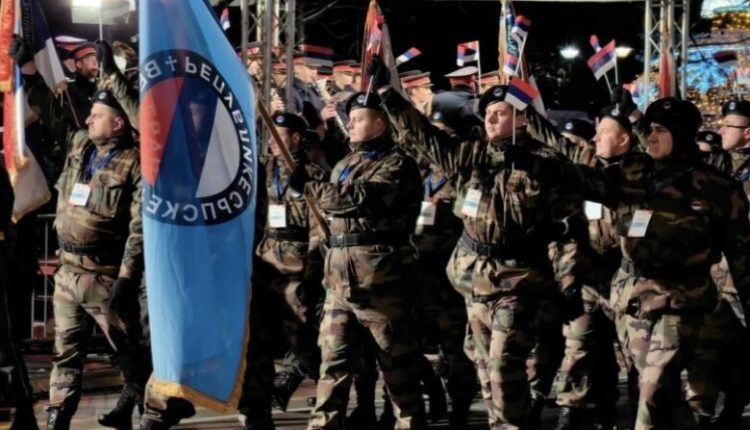Serbët kremtojnë ditën e Republikës Serbe në Bosnjë, me gjithë paralajmërimet perëndimore