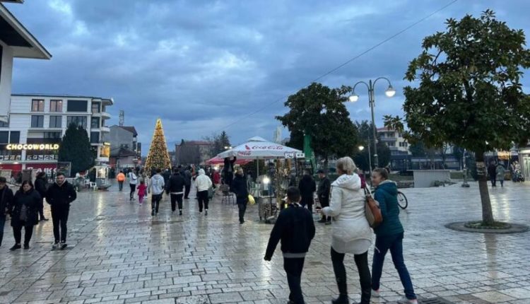 Ajri në Strugë është katër herë më i ndotur se sa norma e lejuar, qytetarët të shqetësuar