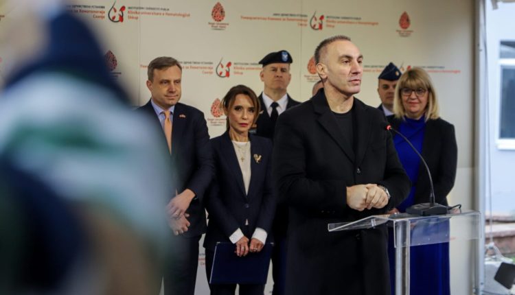 Grubi: Amerika na përkrah me donacione dhe mbështetje, Rusia na sjell vetëm probleme