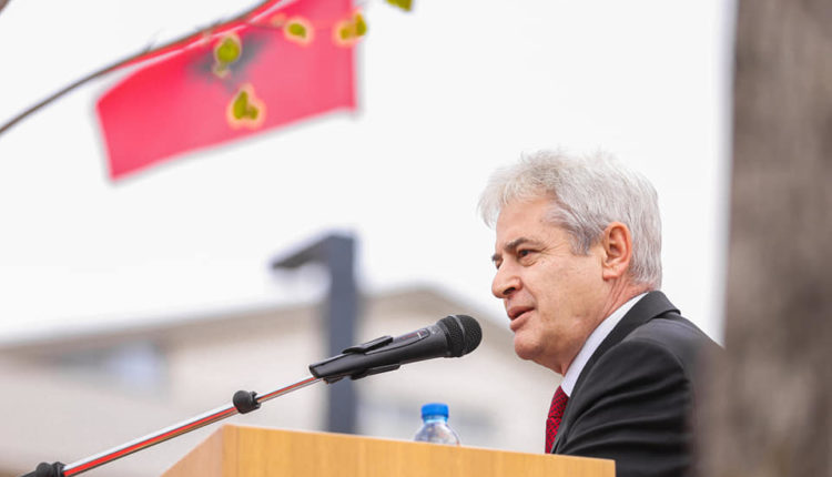 Ali Ahmeti përkujton Zahirin, Hakifin dhe Edmondin në 27 vjetorin e rënies heroike