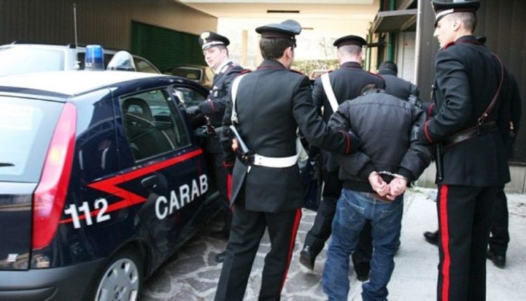 EMRI/ Në arrati për mbi 12 vjet, kapet trafikanti shqiptar i drogës në Itali. E “tradhëtoi” zakoni i cigares