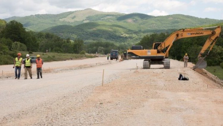 U premtua për në fillim të 2024, por autostrada Kërçovë-Ohër ende s’është gati
