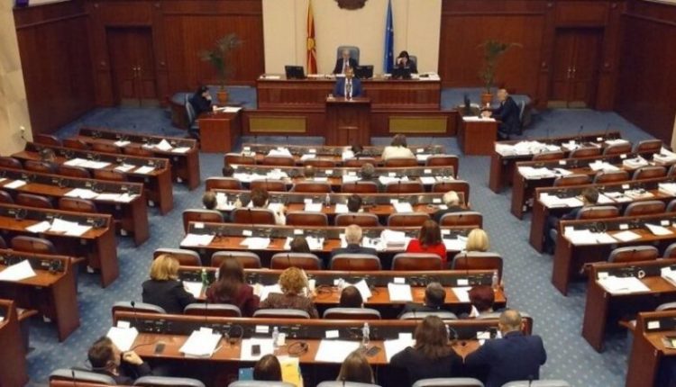 Xhaferi sot do të konfirmojë datat e seancave për dorëheqjet dhe zgjedhjen e qeverisë teknike