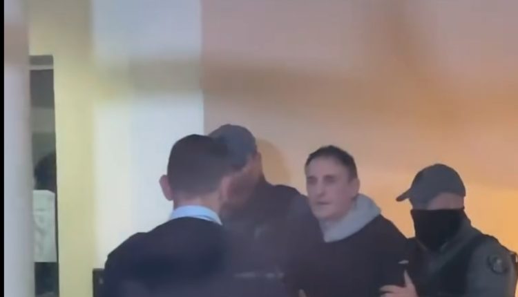 Babai i Vanjës mbetet në paraburgim, Gjykata Penale refuzon kërkesën për arrest shtëpiak