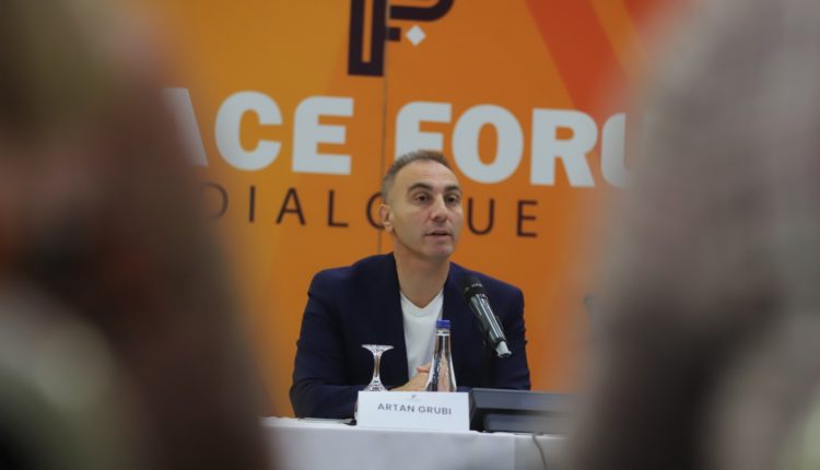 Artan Grubi: Opozita rikthen vendin në politikat e “përleshjeve” ndëretnike