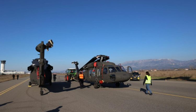 Shqipëria bëhet me helikopterë amerikanë Black Hawk