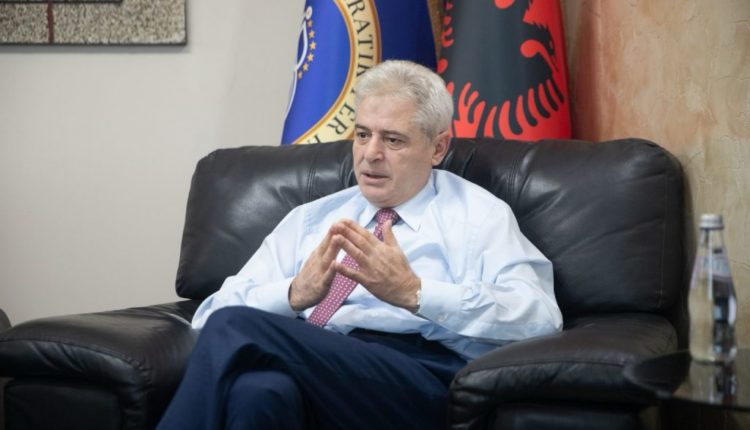 Ali Ahmeti uron besimtarët ortodoks për festën e Krishtlindjes