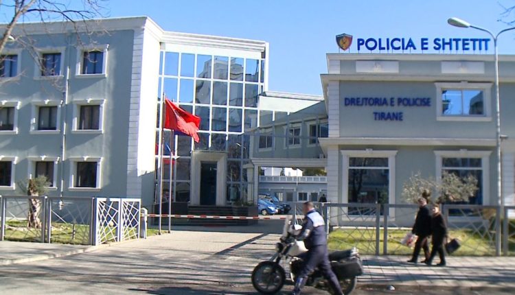 Ushtronte dhunë dhe kanoste me jetë bashkëshorten e fëmijët, arrestohet 50-vjeçari në Tiranë