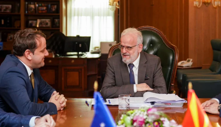 Ambasadori i Kosovës i shkon për përhair Xhaferit, rikonfirmohet vazhdimi i bashkëpunimit