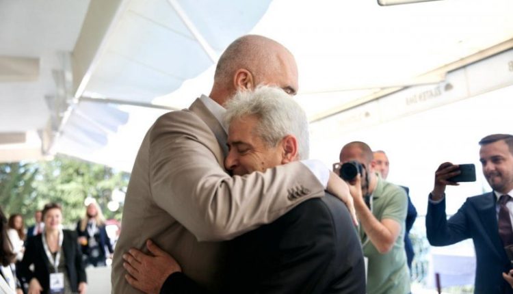 Ali Ahmeti përgëzon organizimin e Samitit në Tiranë