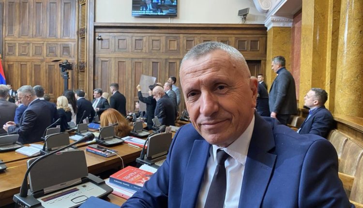 Kamberi: Nuk pranojmë të jemi pjesë e qeverisë së Vuçiqit