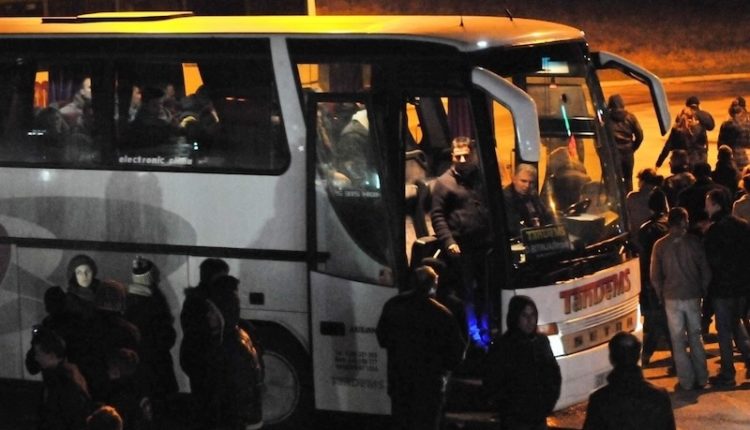 Alarmante/ Rreth 400 autobusë përplot me udhëtarë po nisen çdo ditë nga Prishtina për në Evropë